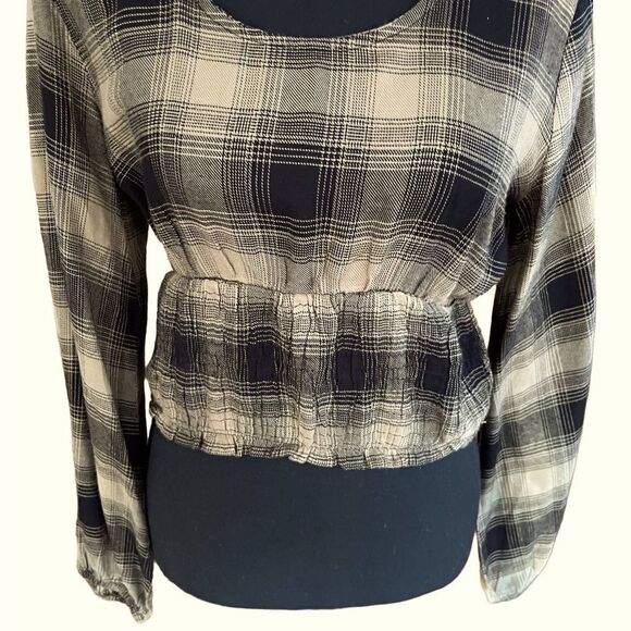 Sim & Sam plaid lightweight black/tan flannel crop top size M - Picture 2 of 6